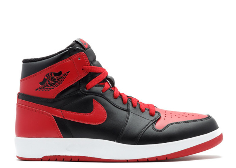 Nike Air Jordan 1 rouge et noire symbole de la révolution sneakers et du basketball dans les années 80