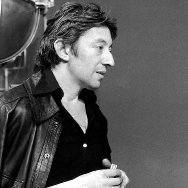 style vestimentaire Serge Gainsbourg années 70 blouson cuir chemise ouverte