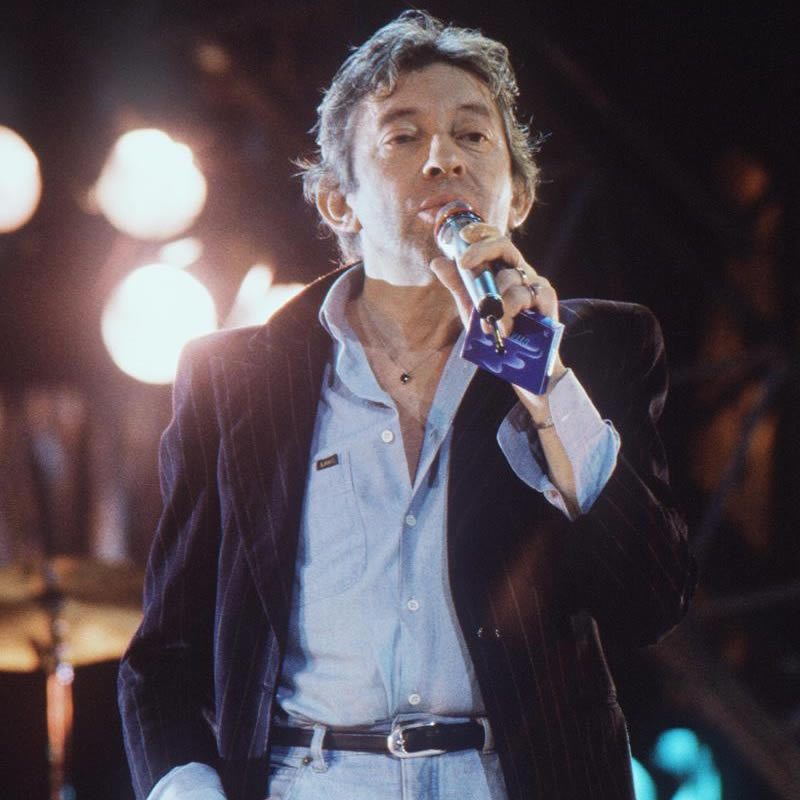 style Serge Gainsbourg chemise ouverte veste velours années 70