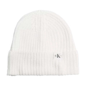 calvin klein jeans bonnet ecru en maille jersey et un logo cousu a l avant