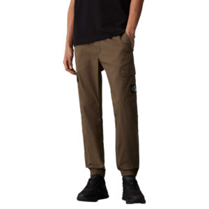 calvin klein jeans cargo en coton kaki uni avec une coupe droite et plusieurs poches
