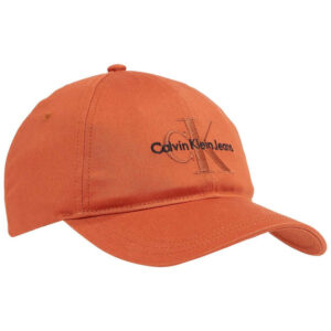 calvin klein jeans casquette dad cap en coton biologique caramel unie avec broderies sur le pan