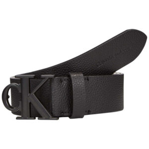 calvin klein jeans ceinture en cuir graine noir uni avec gros monogramme metallique 2