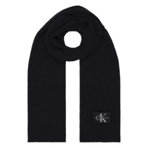 calvin klein jeans echarpe en laine noire unie en maille cotelee avec patch logotype cousu