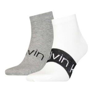 calvin klein jeans lot de 2 paires de chaussettes mi hautes grises et blanches avec inscription calvin klein pour homme 2