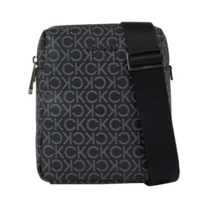 calvin klein jeans sacoche noire grainee avec monogramme blanc imprime et bandouliere reglable