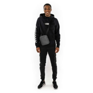 calvin klein jeans sacoche noire logotypee avec nom de la marque metallique sur l avant