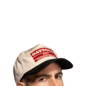 daytona 73 casquette glendive en coton ecrue pourvue de broderies a l avant