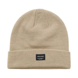 jack jones bonnet beige uni avec un petit patch noir brode sur le devant et un revers