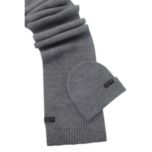 kaporal coffret bonnet et echarpe gris unis a revers et avec une coupe longue