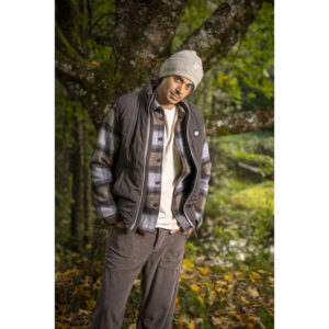 le temps des cerises pantalon 5 poches en coton marron uni avec un col rond et une coupe droite 4