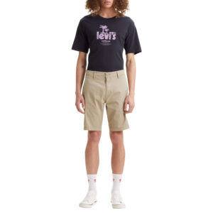 levi s short en coton beige uni avec une forme chino et une coupe longue
