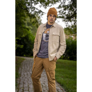 new era bonnet camel uni avec un revers et logo brode sur le cote gauche