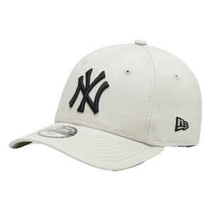new era casquette en coton beige uni avec logo sur le devant et le cote