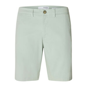 selected homme short chino en coton biologique vert d eau uni avec une coupe droite 2