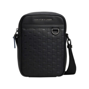 tommy hilfiger sacoche noire pourvue d un motif en relief et du nom de la marque