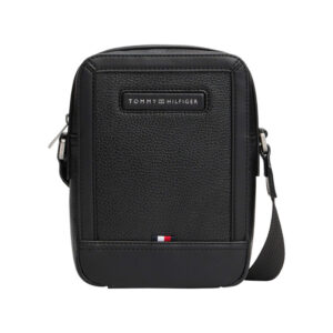tommy hilfiger sacoche noire pourvue d une bandouliere et du nom de la marque
